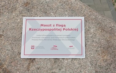 #PodBiałoCzerwoną tablica upamiętniająca wydarzenie