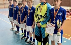 Zawodnicy odbierający wyr&oacute;żnienia