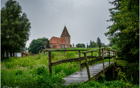 widok na kości&oacute;ł w Dobrym