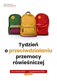 Trzy plecaki i napis Tydzień Przeciwdziałania Przemocy Rówieśniczej